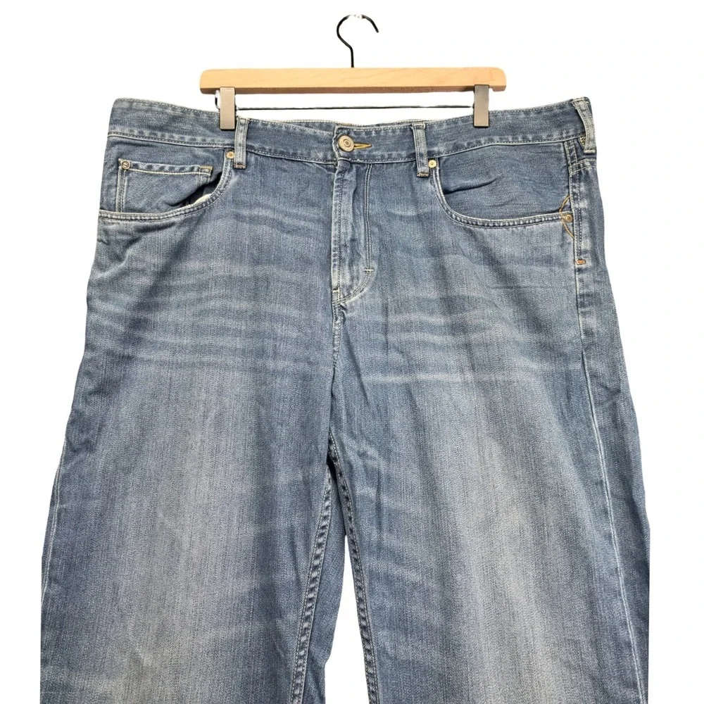 Tommy Bahama Men 42x30 Standard Fit Straight Jeans Blue Denim Tencel Marlin Logo